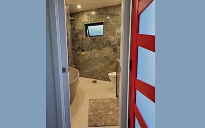 Tiny Turquoise Bath Opens Up Spa Style